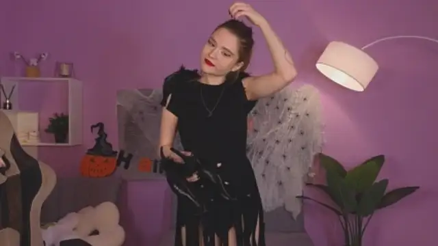 ElisaRussel naked stripping on cam for live sex video chat