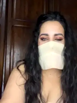 lolo-14 naked stripping on cam for live sex video chat