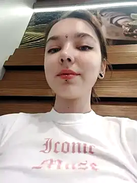 Pretty_Ivy_ naked stripping on cam for live sex video chat