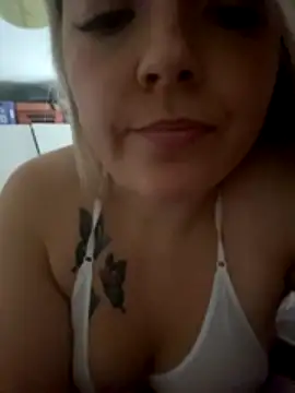 xxcurvyjessiexx naked stripping on cam for live sex video chat