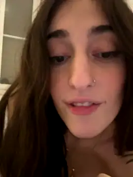 happythr33fri3nds naked strip on cam for live sex video chat