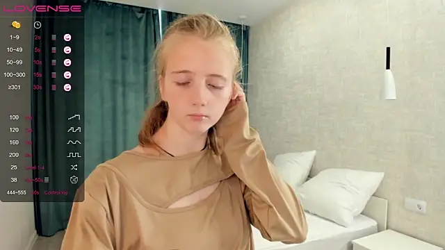 RoseWellsk naked strip on cam for live sex video chat