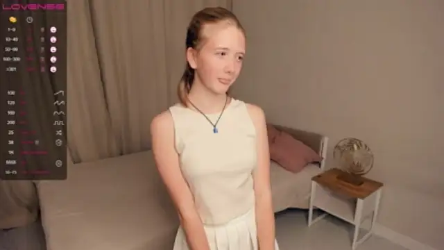 RoseWellsk naked stripping on cam for live sex video chat