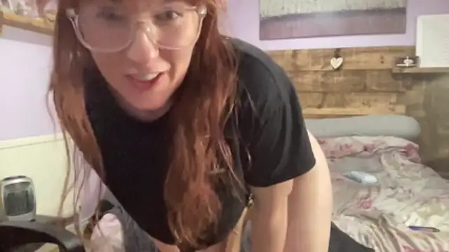 ScarlettKissUK naked strip on cam for live sex video chat
