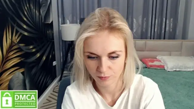 Sunny_L_1 naked stripping on cam for live sex video chat