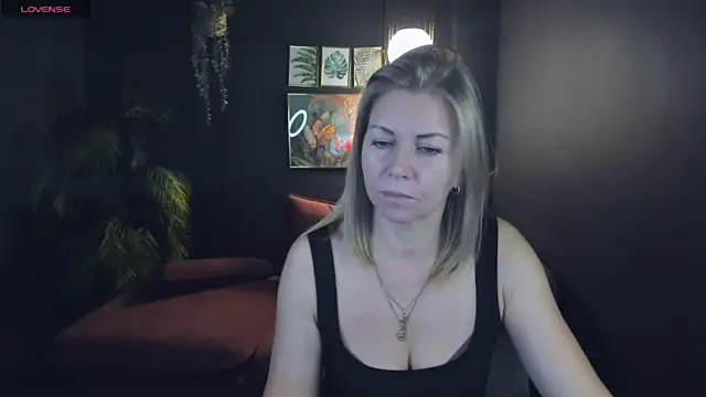 Annie_Light naked strip on cam for live sex video chat