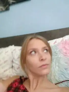 AnnieAnies naked strip on cam for live sex video chat