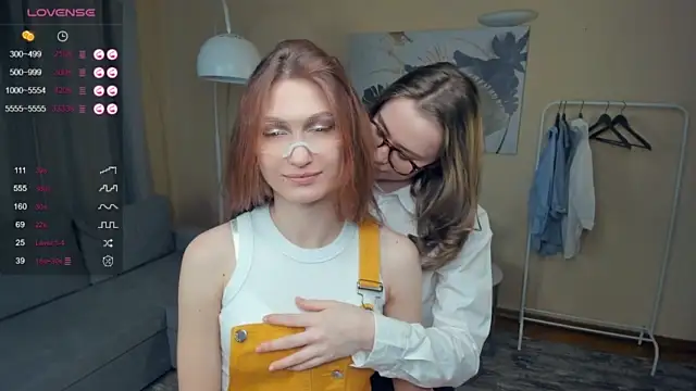 CrystalWicked naked strip on cam for live sex video chat