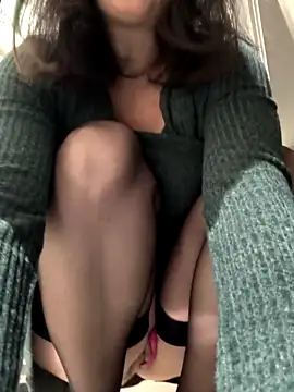 DahliaSegreta naked strip on cam for live sex video chat