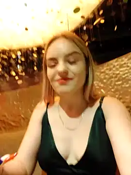 JaneVibe naked strip on cam for live sex video chat