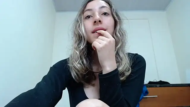 kute_Aliz naked strip on cam for live sex video chat