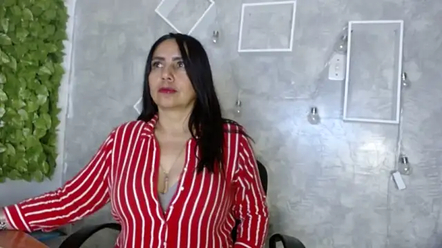 mom-sexy naked strip on cam for live sex video chat