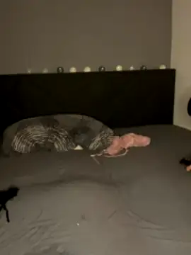 roxi20 naked strip on cam for live sex video chat