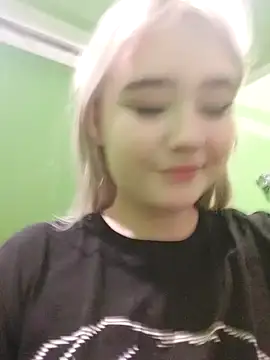 AmyLeeVibe naked strip on cam for live sex video chat