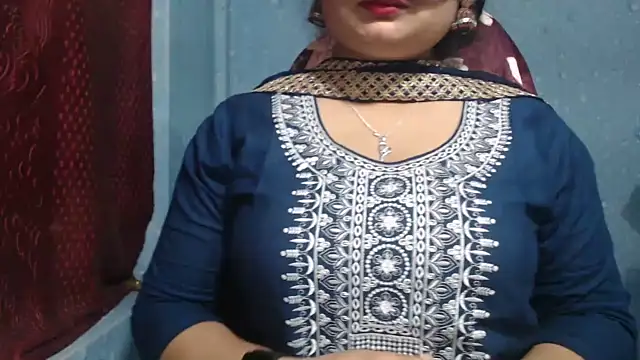 Bengal-queen naked strip on cam for live sex video chat