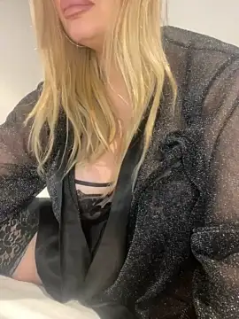 Lisavontease naked strip on cam for live sex video chat
