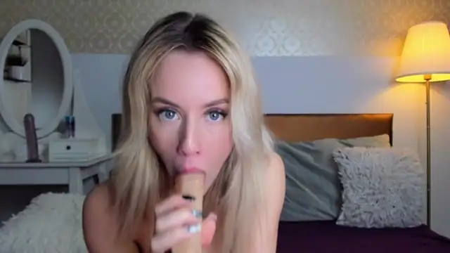MiaBeeXX naked strip on cam for live sex video chat