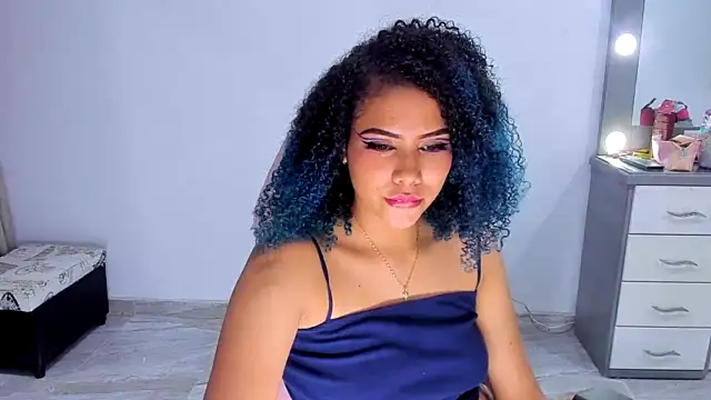 smile_0pen naked strip on cam for live sex video chat