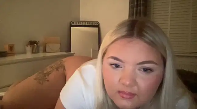 tight_lilfuck_slut naked strip on cam for live sex video chat