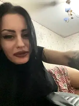Tracey_Izzy naked strip on cam for live sex video chat