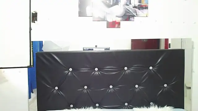 AmeliiaRuizz naked strip on cam for live sex video chat