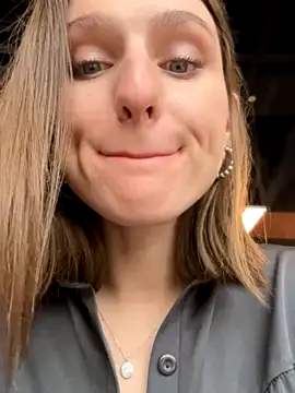 ArtistAnn naked strip on cam for live sex video chat
