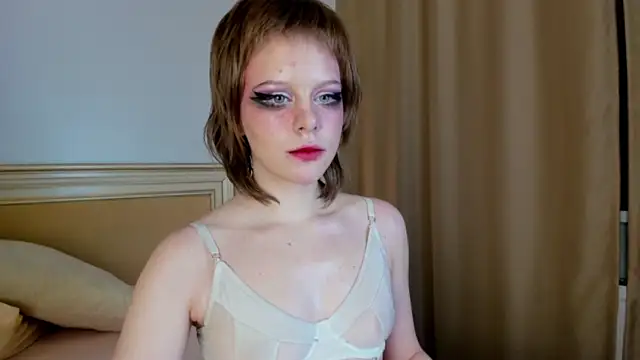 CandySnaccc naked strip on cam for live sex video chat