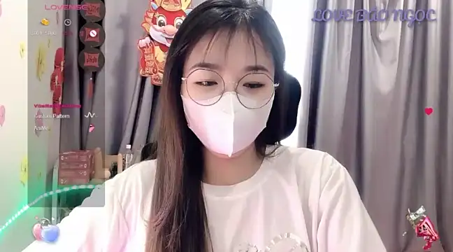Gam-Kamii naked strip on cam for live sex video chat
