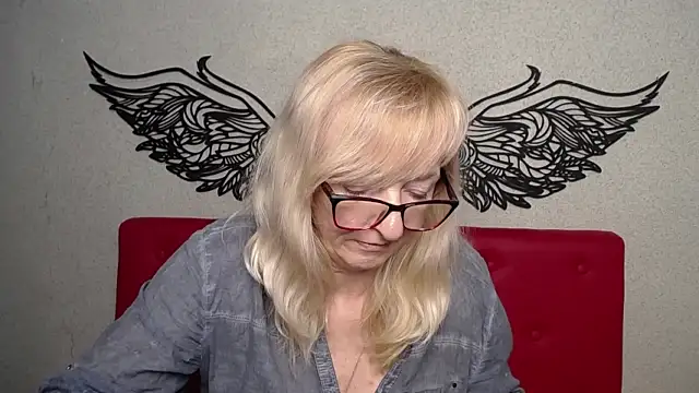 IngritSnow naked strip on cam for live sex video chat