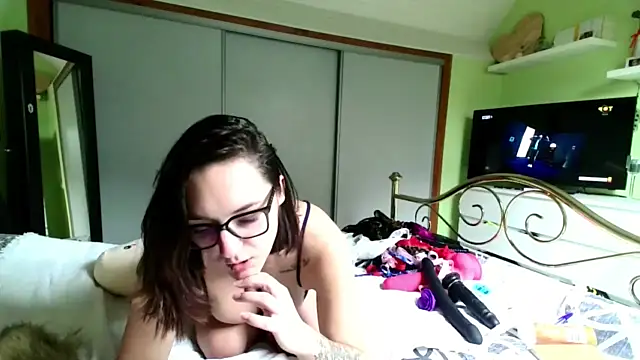 LEAcara naked strip on cam for live sex video chat
