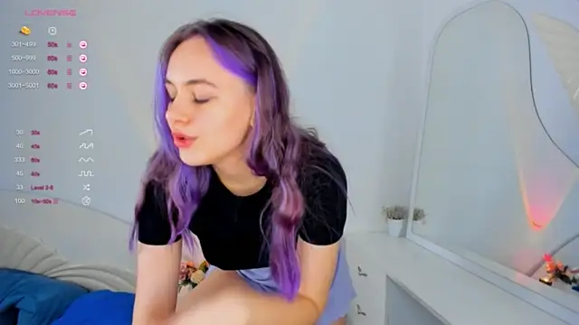 LynetteHewell naked strip on cam for live sex video chat