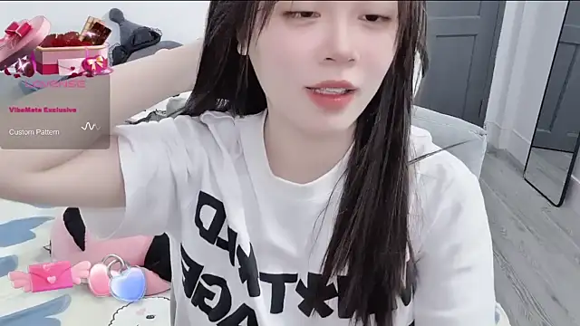 MinhHa-18 naked strip on cam for live sex video chat