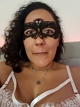 Sexxy-Lana naked strip on cam for live sex video chat