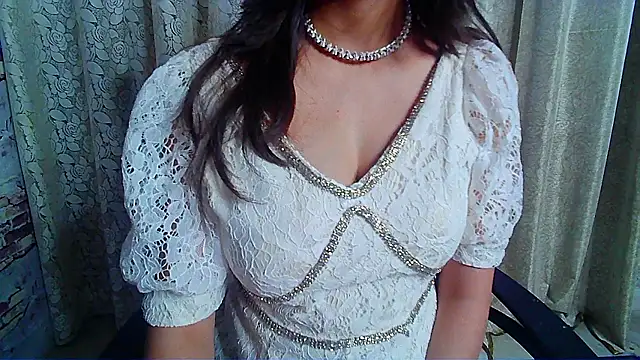 Aashika-Kaur naked strip on cam for live sex video chat