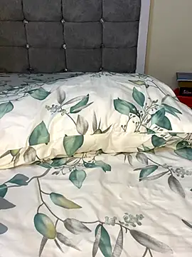 Carlyskoop naked strip on cam for live sex video chat