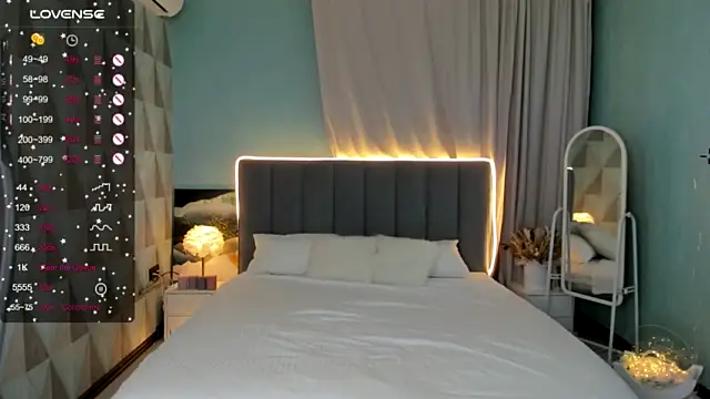 CoralinaFererroo naked strip on cam for live sex video chat