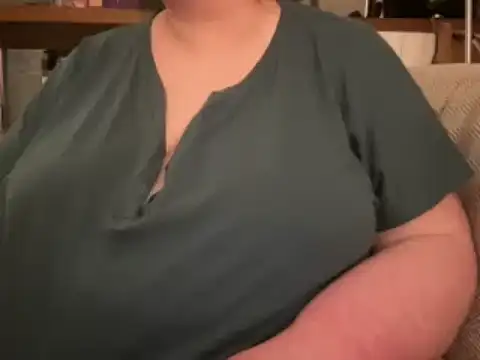 CurvEllie naked strip on cam for live sex video chat