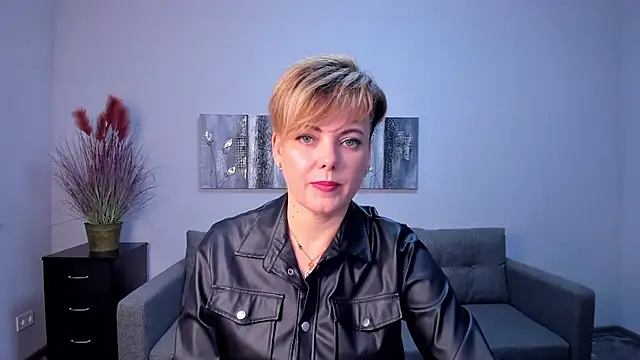 Julia_Wilsone naked strip on cam for live sex video chat