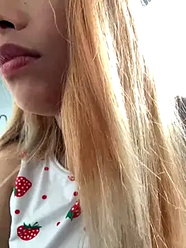manicdragonprincess naked strip on cam for live sex video chat