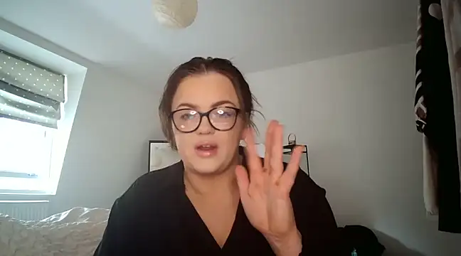 MileyMissCurvesX naked strip on cam for live sex video chat