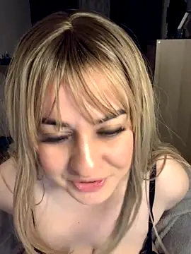 VixyFoxxxx naked strip on cam for live sex video chat