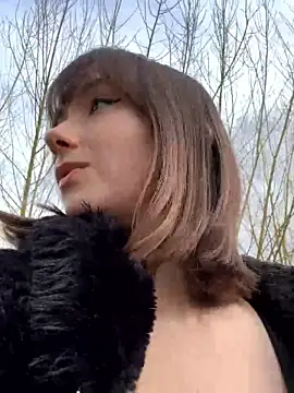 WildFlowVixen naked strip on cam for live sex video chat