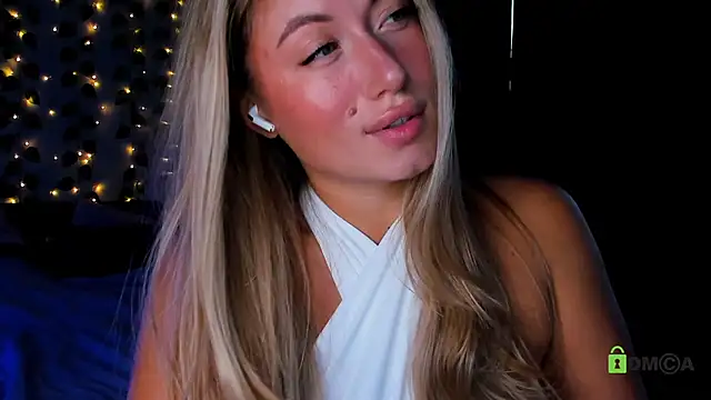 Blondie_Bunny naked strip on cam for live sex video chat