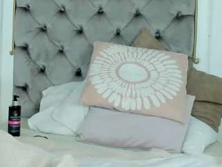CarolineWalkerr nude Live Sex Chat Room in CamSoda