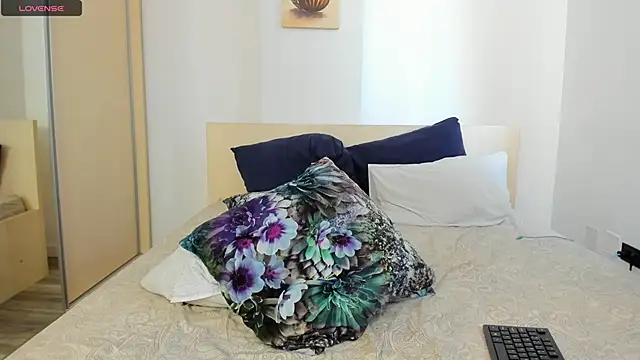 ellakimi naked strip on cam for live sex video chat