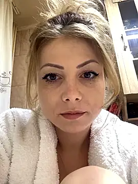 EmilyGaultier naked strip on cam for live sex video chat