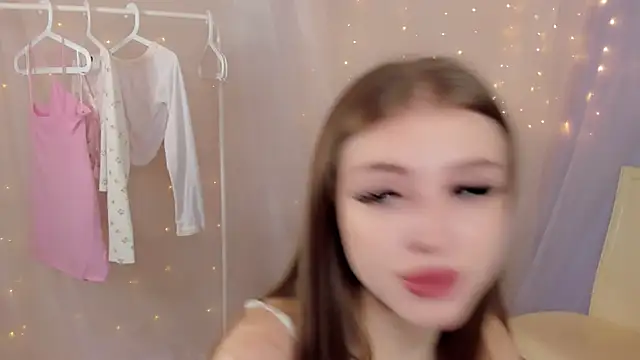 GillianGillim naked strip on cam for live sex video chat