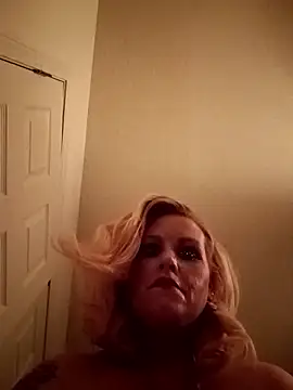 kindswiftspirit naked strip on cam for live sex video chat