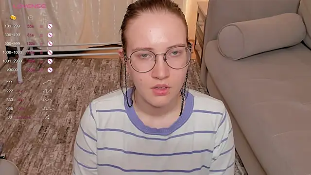 LeaMarlens naked strip on cam for live sex video chat