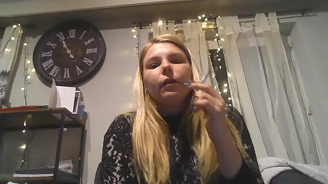 Petite_Blonde naked strip on cam for live sex video chat